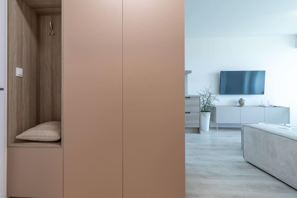 Cozy Apartment Near City Centrum And Bratislava Airport Exterior foto