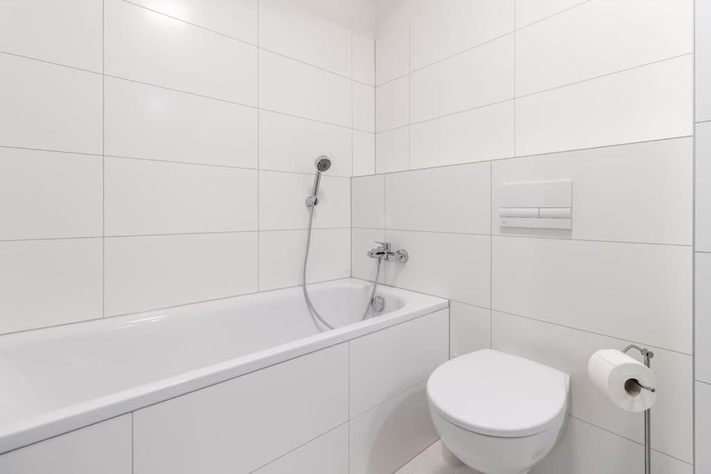 Cozy Apartment Near City Centrum And Bratislava Airport Exterior foto