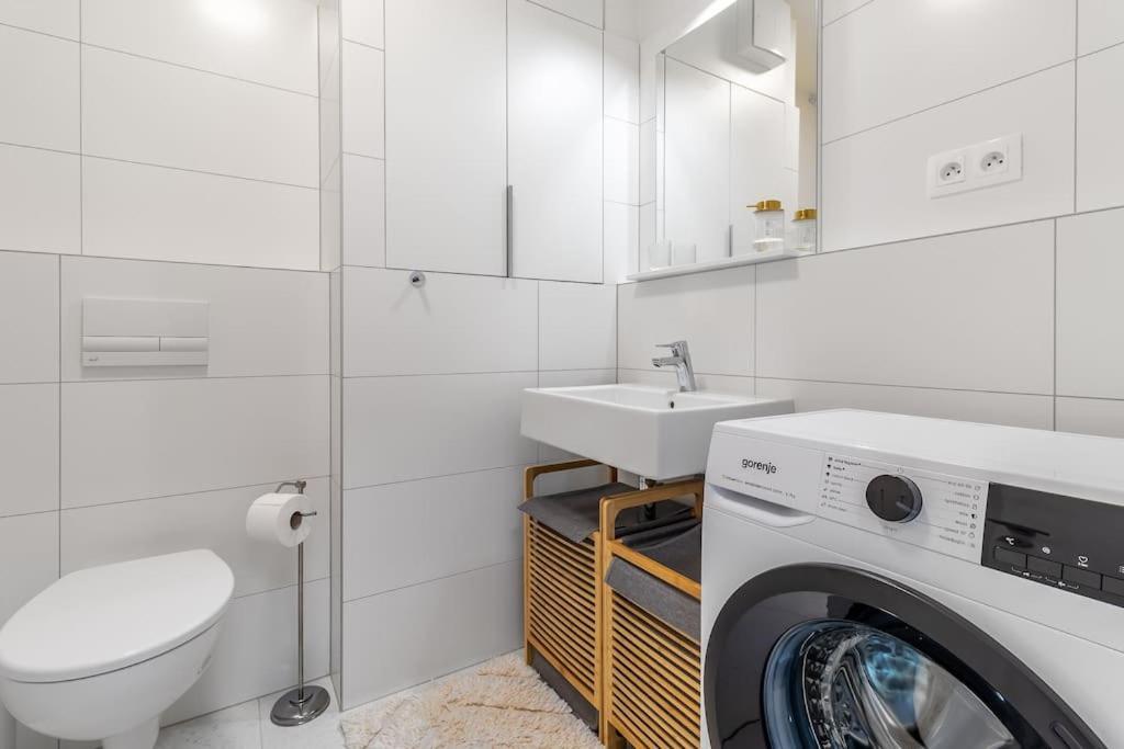 Cozy Apartment Near City Centrum And Bratislava Airport Exterior foto