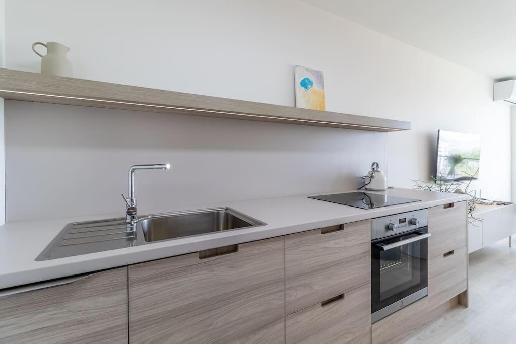 Cozy Apartment Near City Centrum And Bratislava Airport Exterior foto